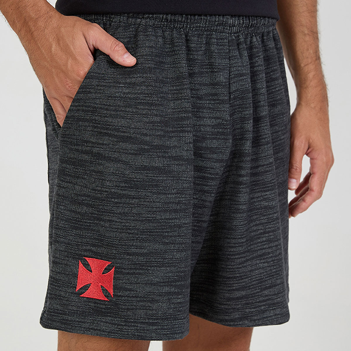https://images.tcdn.com.br/img/img_prod/1006590/bermuda_vasco_legado_masculina_1_20260522105644_92f4526056b1.jpg