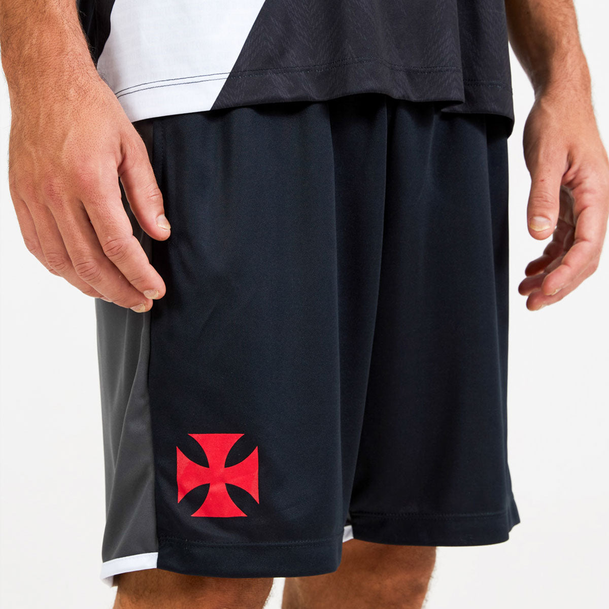 https://images.tcdn.com.br/img/img_prod/1006590/bermuda_vasco_teia_masculina_5545_1_5ecfdcf890b405859a85a3e33a002de8_20260522105613.jpg