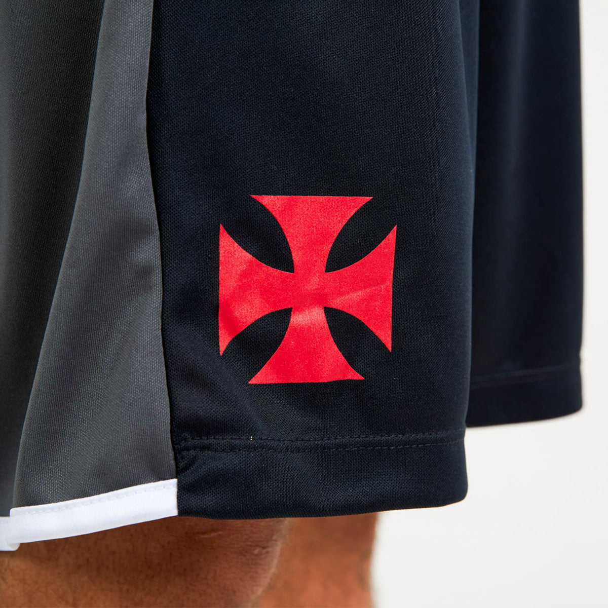 https://images.tcdn.com.br/img/img_prod/1006590/bermuda_vasco_teia_masculina_5545_3_ea74489b9459bf47d7155d2489a59da2_20260522105615.jpg