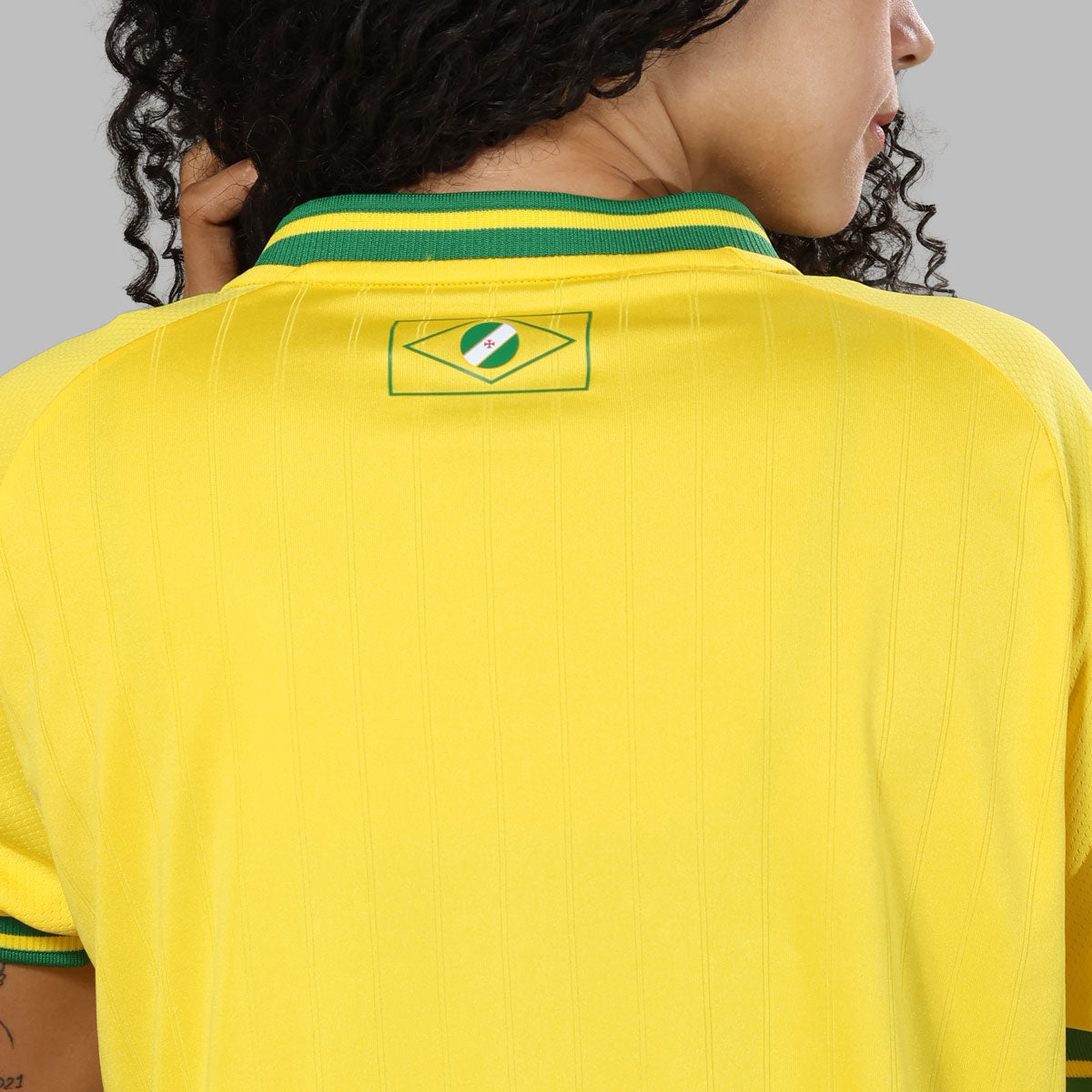 https://images.tcdn.com.br/img/img_prod/1006590/blusa_vasco_canaria_da_colina_feminina_4_20260528224413_974bda8c542e.jpg