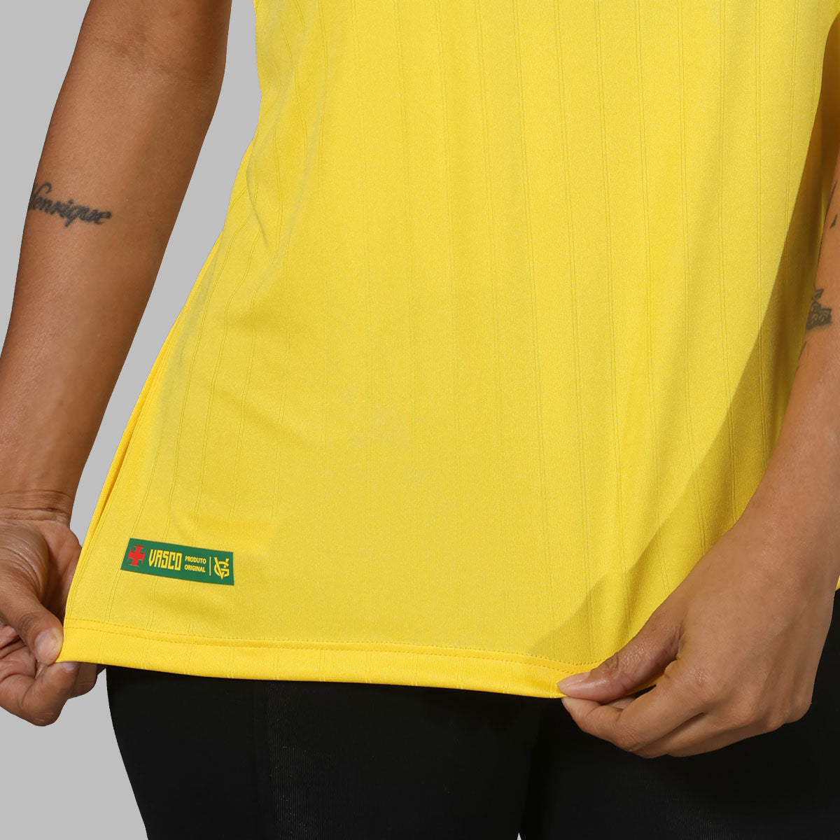 https://images.tcdn.com.br/img/img_prod/1006590/blusa_vasco_canaria_da_colina_feminina_7_20260528224413_653f36cf9d51.jpg