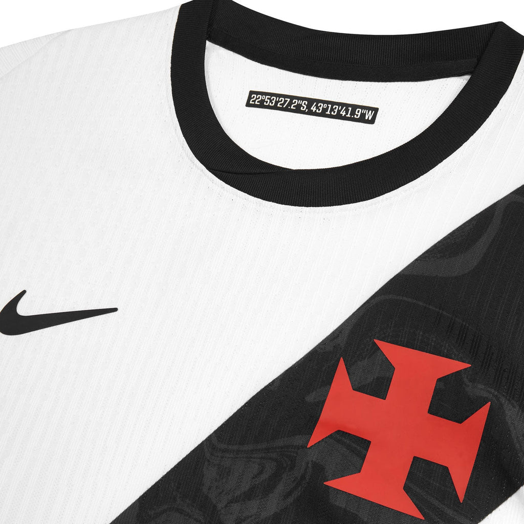 https://images.tcdn.com.br/img/img_prod/1006590/camisa_vasco_away_26_jogador_4_20260522110228_8c982f3fb74d.jpg