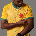 https://images.tcdn.com.br/img/img_prod/1006590/camisa_vasco_brasil_folha_masculina_3_20260522105729_0e1cb94f9447.jpg