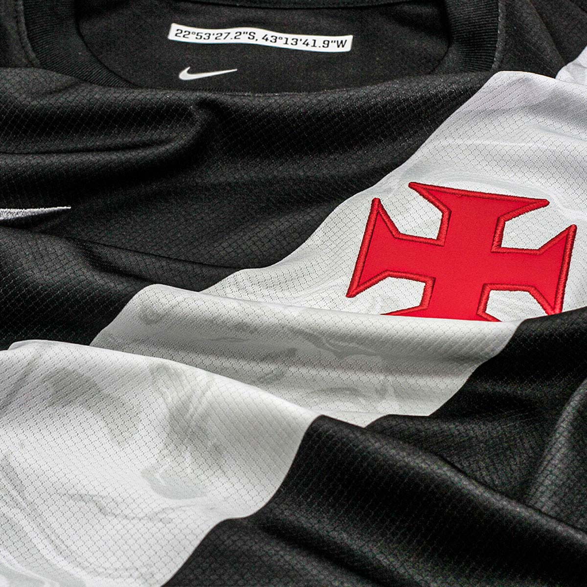 https://images.tcdn.com.br/img/img_prod/1006590/camisa_vasco_home_26_torcedora_feminina_3_20260522110211_d94962a98046.jpg