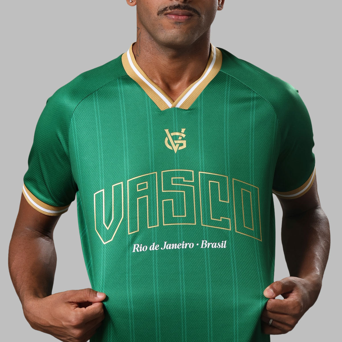 https://images.tcdn.com.br/img/img_prod/1006590/camisa_vasco_louro_da_colina_masculina_3_20260528224130_d20bc99c55c5.jpg