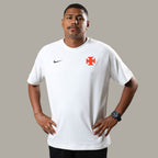 https://images.tcdn.com.br/img/img_prod/1006590/camisa_vasco_nike_travel_masculina_1_20260522110226_1c7a8944532a.jpg
