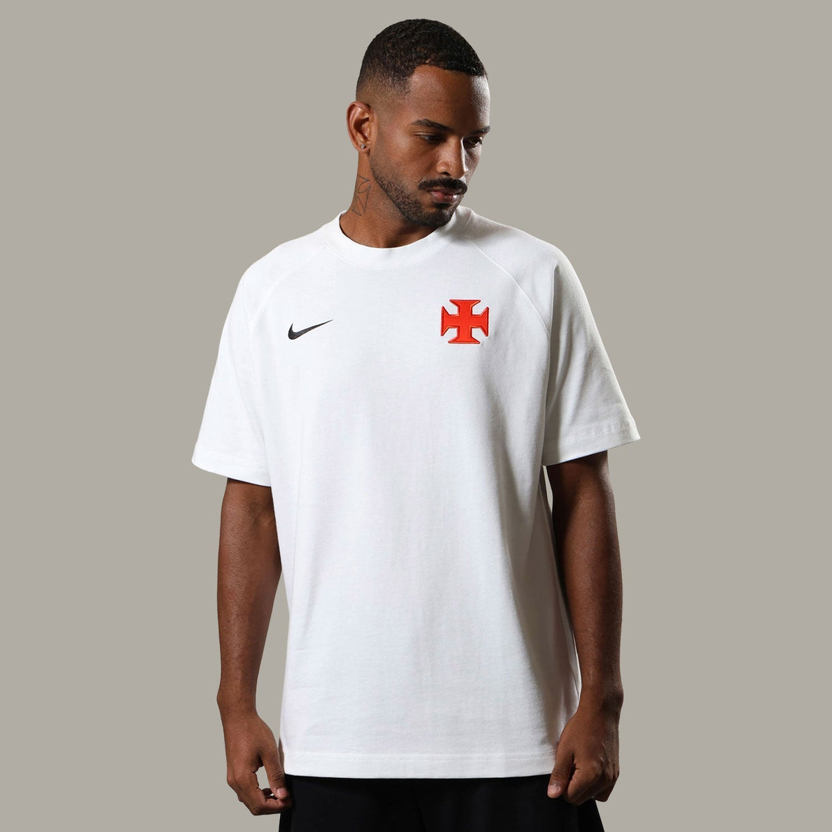 https://images.tcdn.com.br/img/img_prod/1006590/camisa_vasco_nike_travel_masculina_5_20260522110221_075dc803ee74.jpg